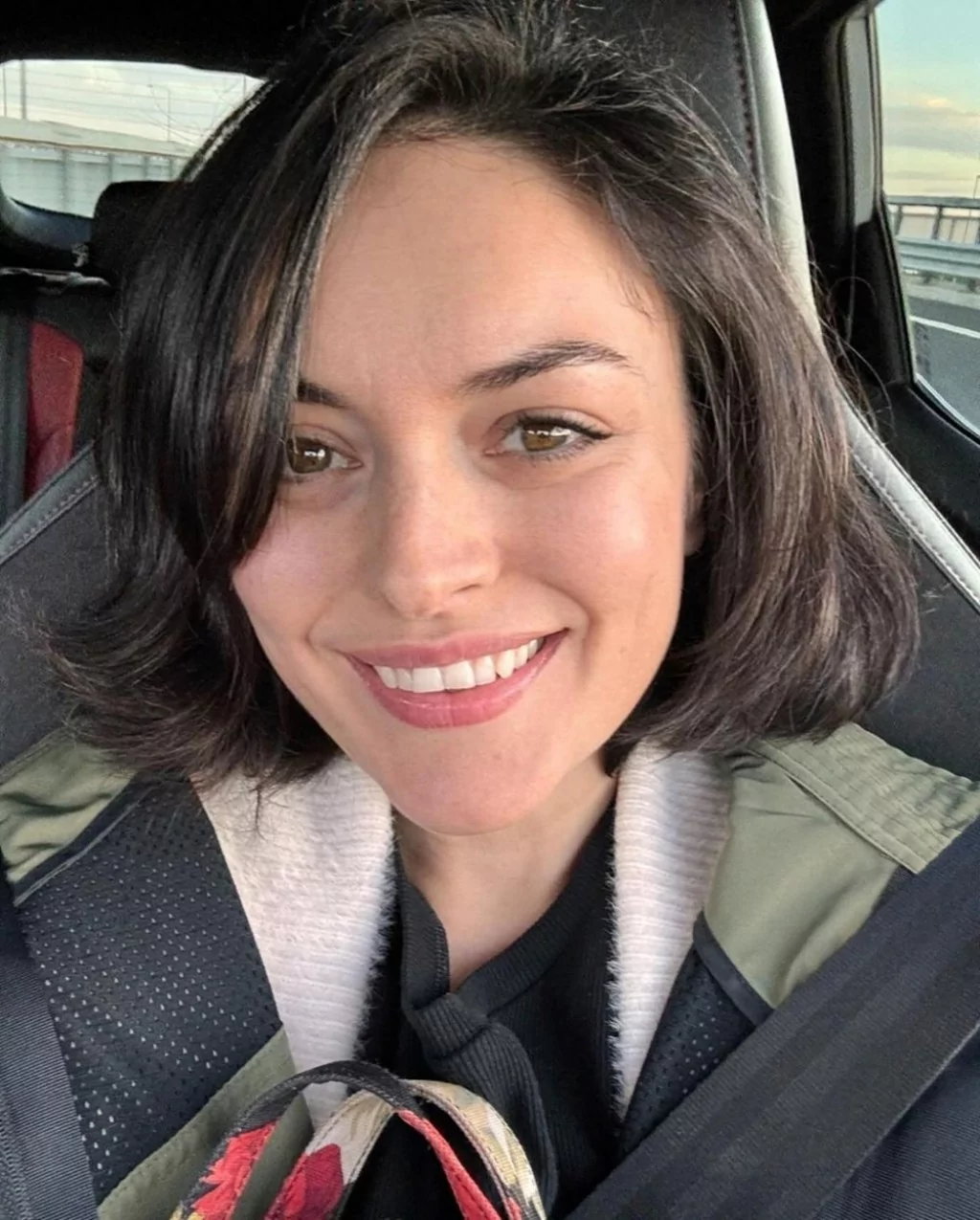 Yıllar sonra tekrar aynı dizide rol aldılar! Ünlülerin çocukluk halleri...