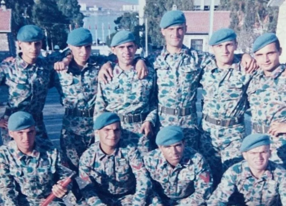 Yıllar sonra tekrar aynı dizide rol aldılar! Ünlülerin çocukluk halleri...