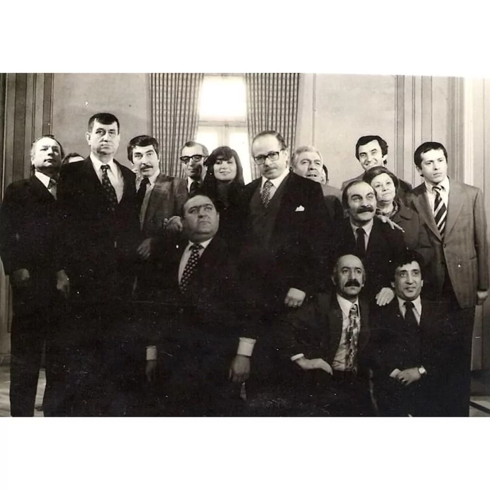 Yıllar sonra tekrar aynı dizide rol aldılar! Ünlülerin çocukluk halleri...