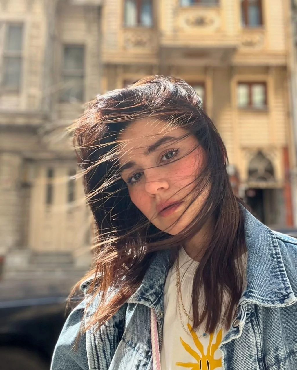 Yıllar sonra tekrar aynı dizide rol aldılar! Ünlülerin çocukluk halleri...