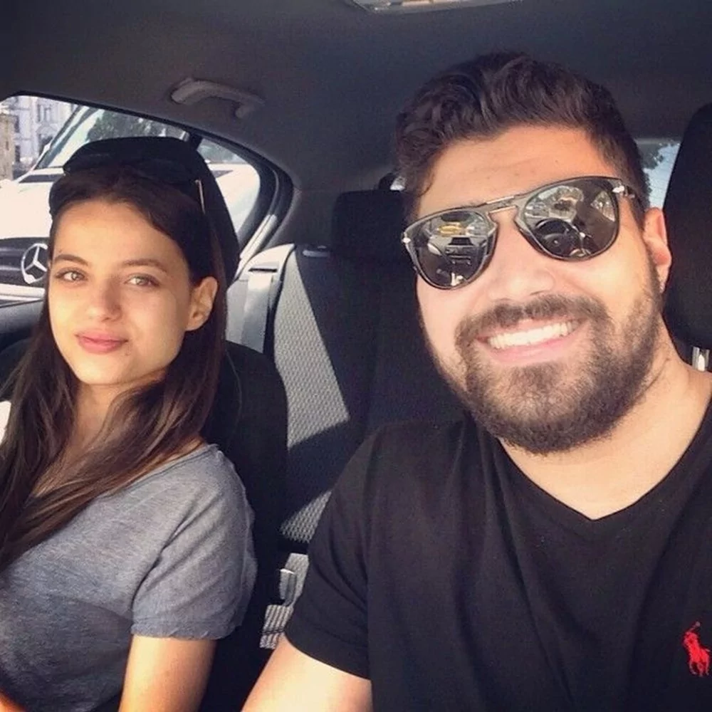 Yıllar sonra tekrar aynı dizide rol aldılar! Ünlülerin çocukluk halleri...