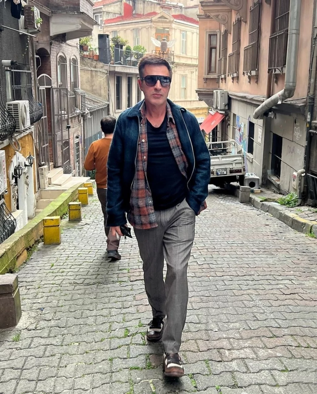 Yıllar sonra tekrar aynı dizide rol aldılar! Ünlülerin çocukluk halleri...