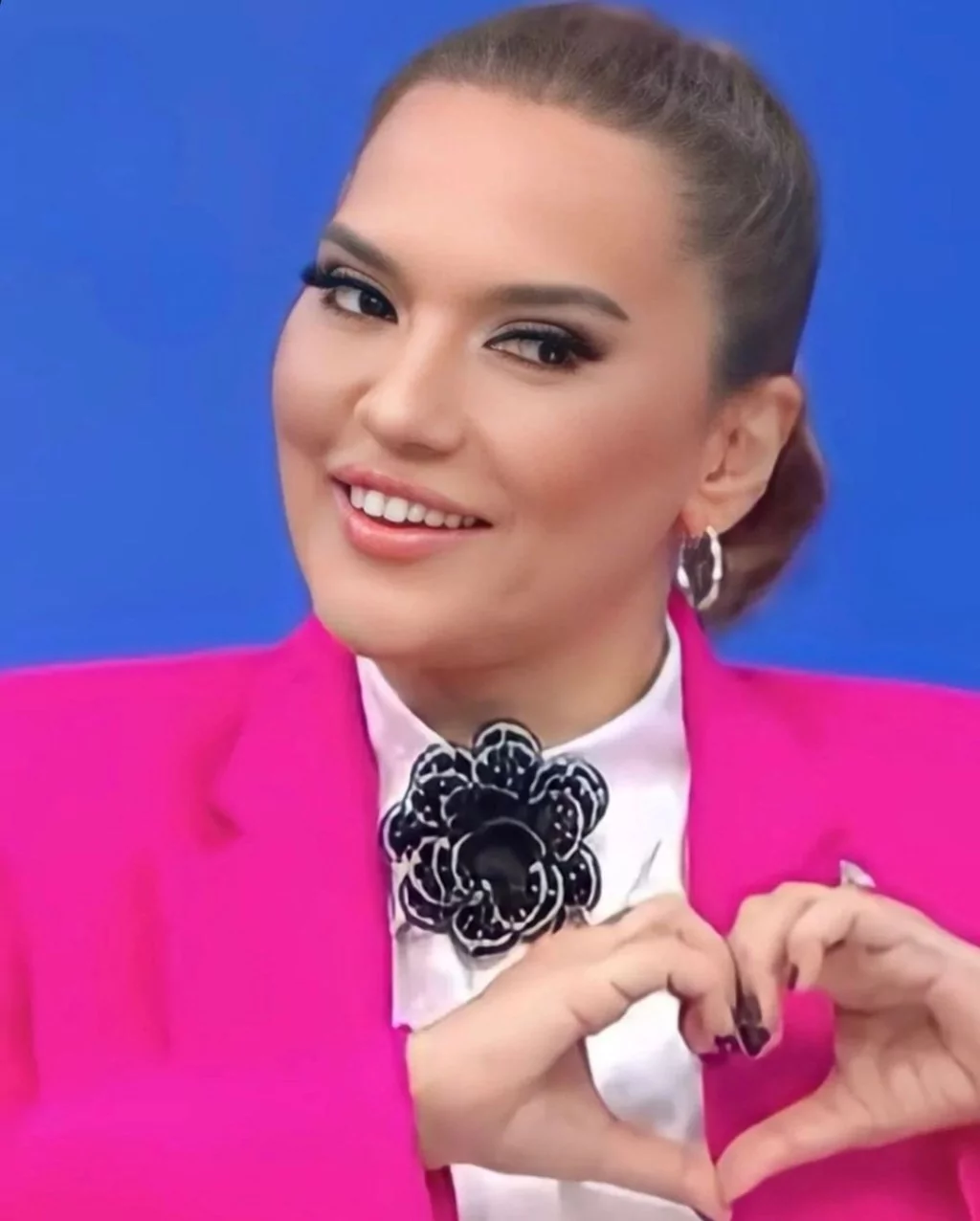 Yıllar sonra tekrar aynı dizide rol aldılar! Ünlülerin çocukluk halleri...