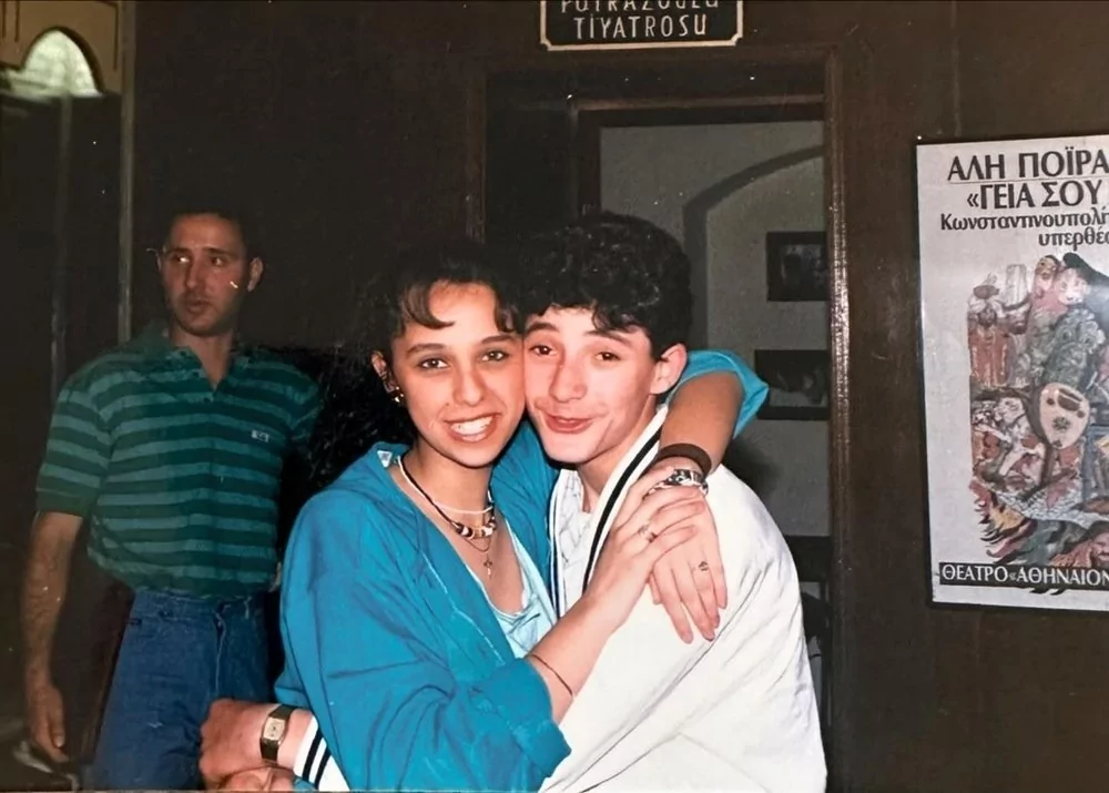 Yıllar sonra tekrar aynı dizide rol aldılar! Ünlülerin çocukluk halleri...