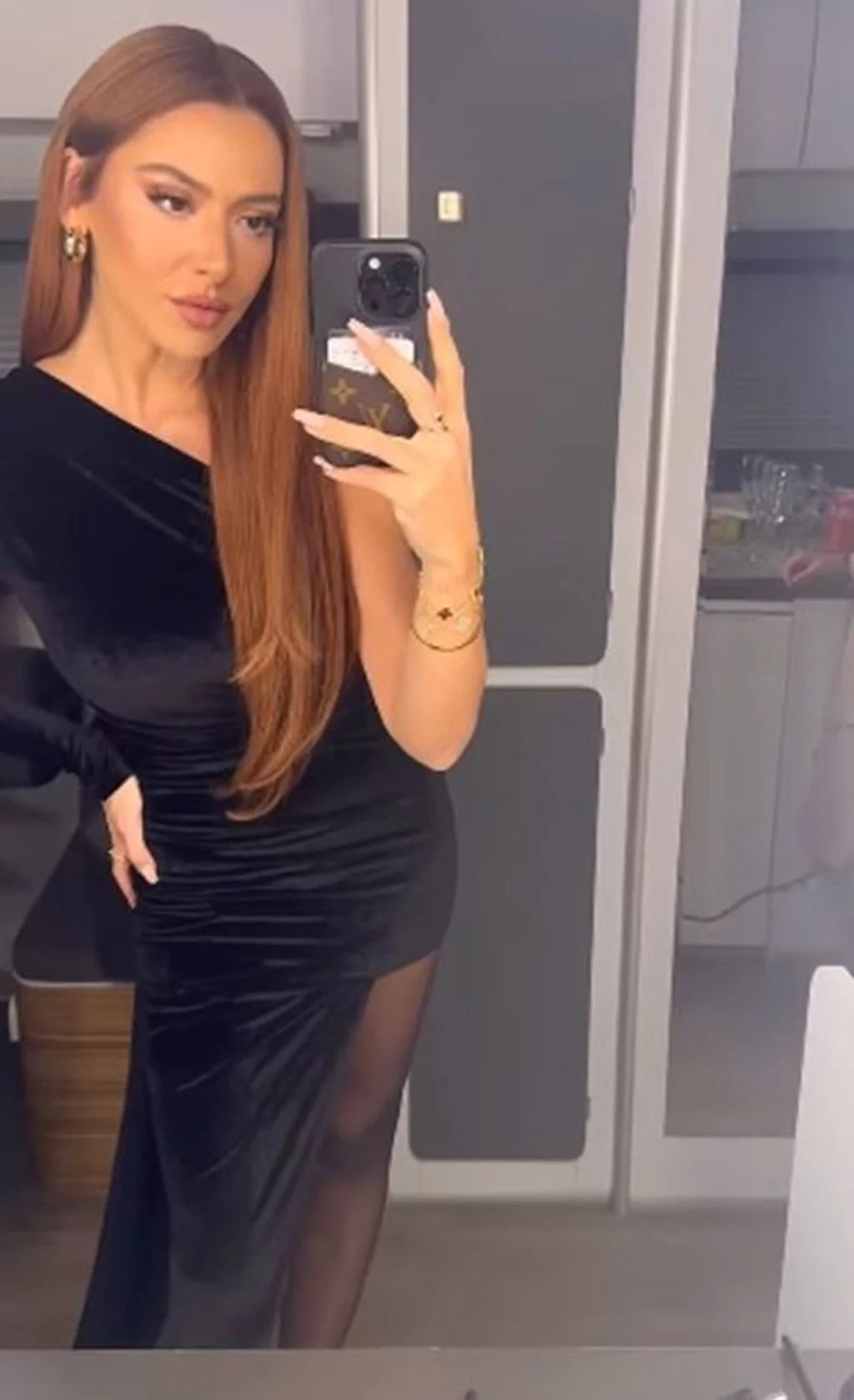 Hadise yeni imajı ile sarı saçlarına veda etti! İşte ünlülerin değişen imajları...