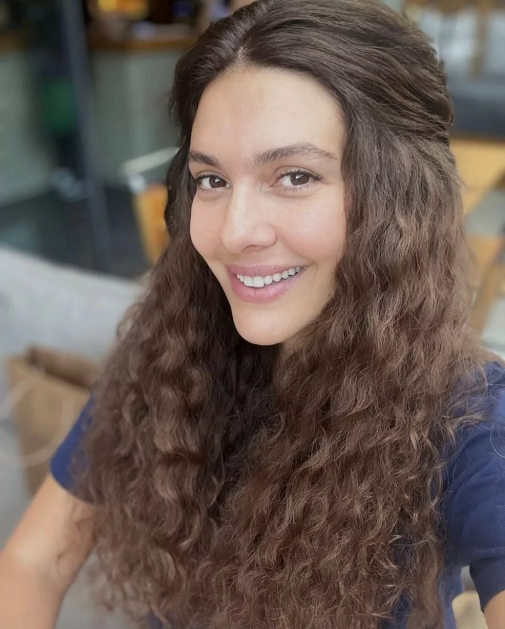 Hadise yeni imajı ile sarı saçlarına veda etti! İşte ünlülerin değişen imajları...