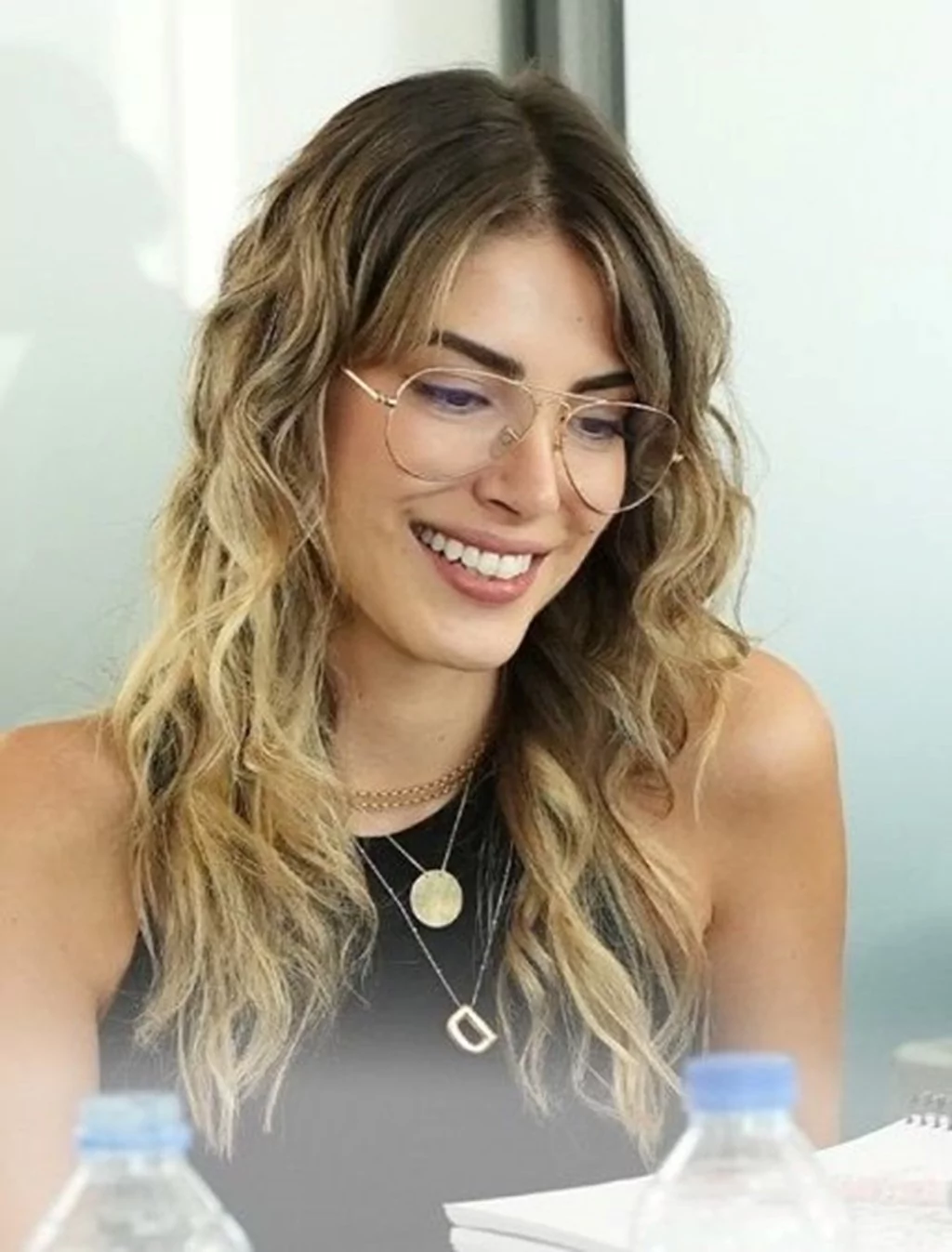 Hadise yeni imajı ile sarı saçlarına veda etti! İşte ünlülerin değişen imajları...