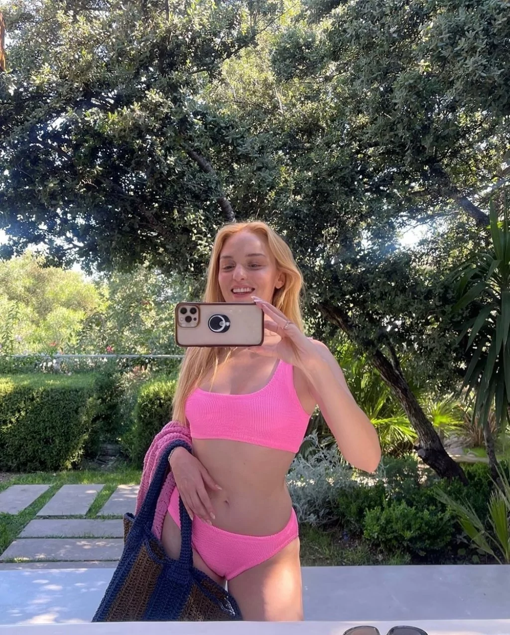 Hadise yeni imajı ile sarı saçlarına veda etti! İşte ünlülerin değişen imajları...