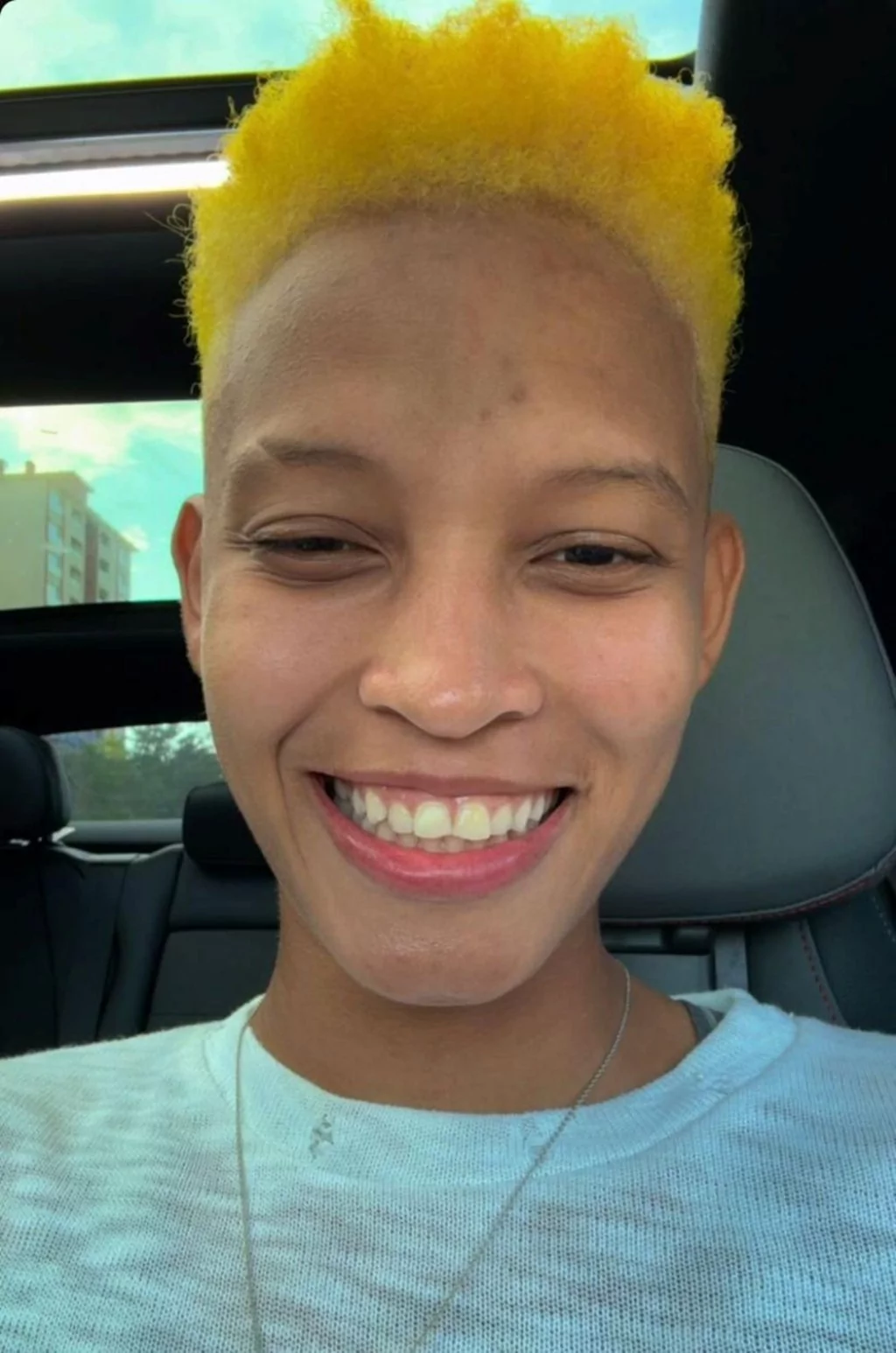 Hadise yeni imajı ile sarı saçlarına veda etti! İşte ünlülerin değişen imajları...