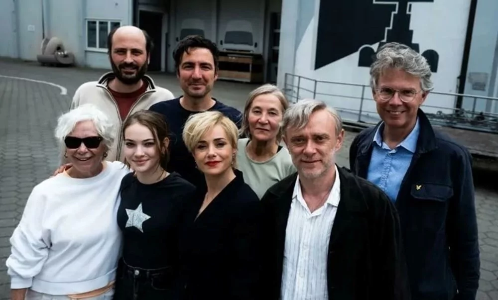 Hadise yeni imajı ile sarı saçlarına veda etti! İşte ünlülerin değişen imajları...