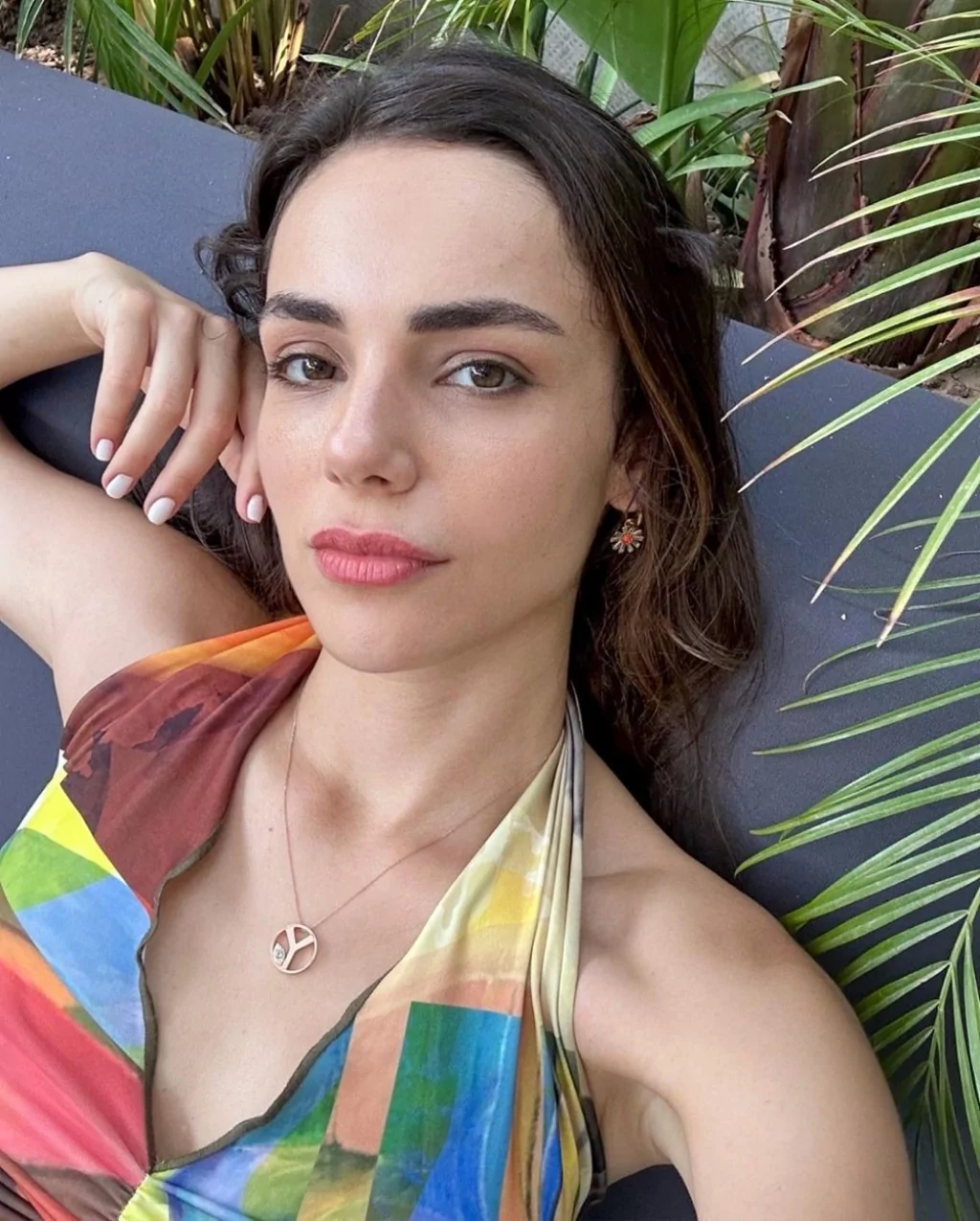 Hadise yeni imajı ile sarı saçlarına veda etti! İşte ünlülerin değişen imajları...