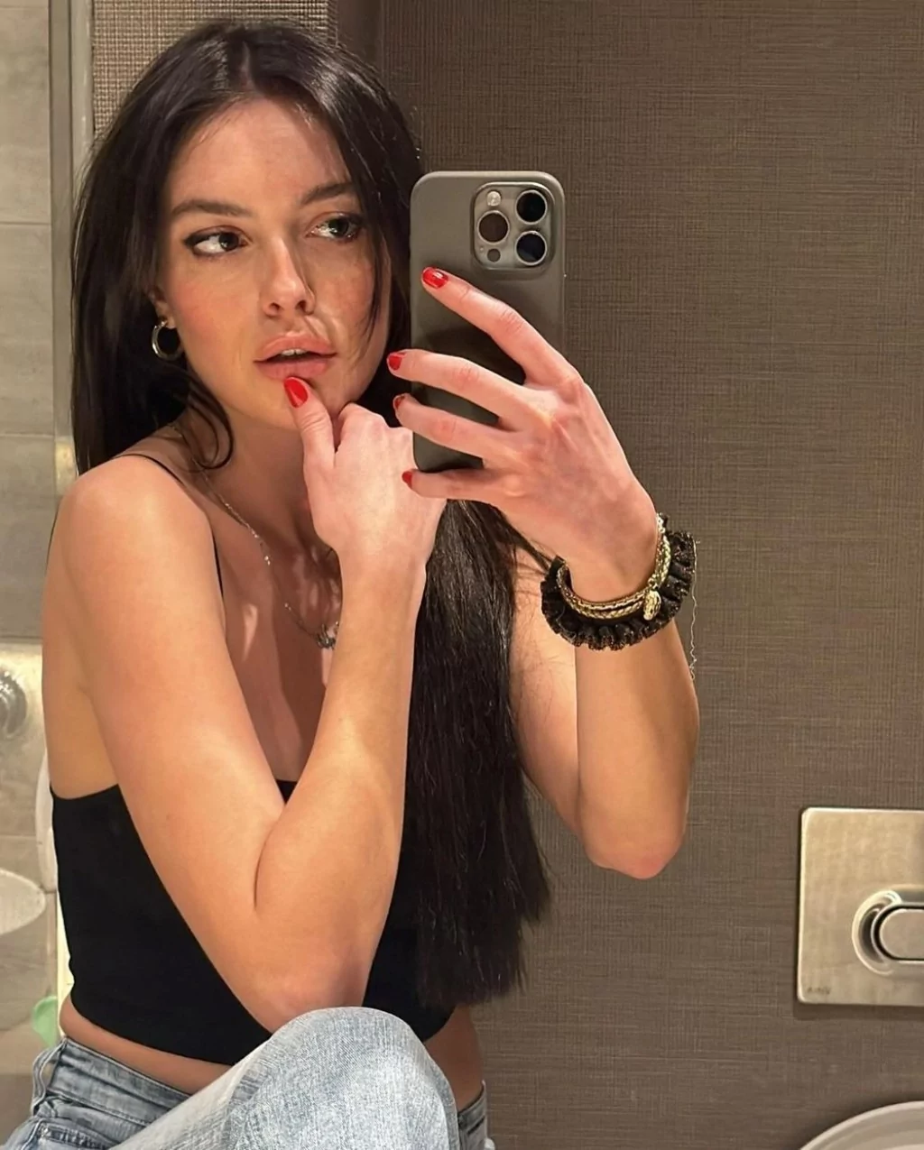 Hadise yeni imajı ile sarı saçlarına veda etti! İşte ünlülerin değişen imajları...