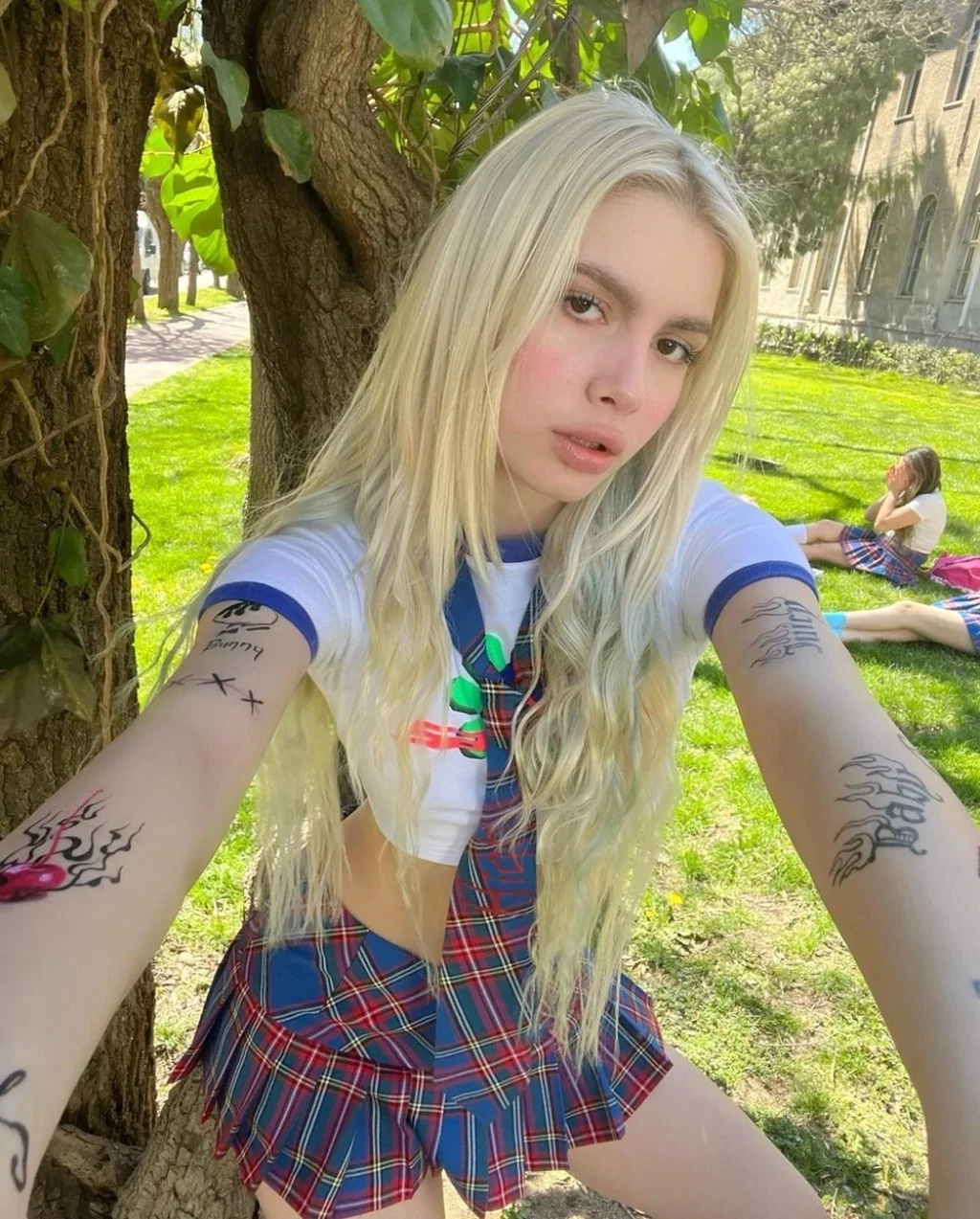 Hadise yeni imajı ile sarı saçlarına veda etti! İşte ünlülerin değişen imajları...