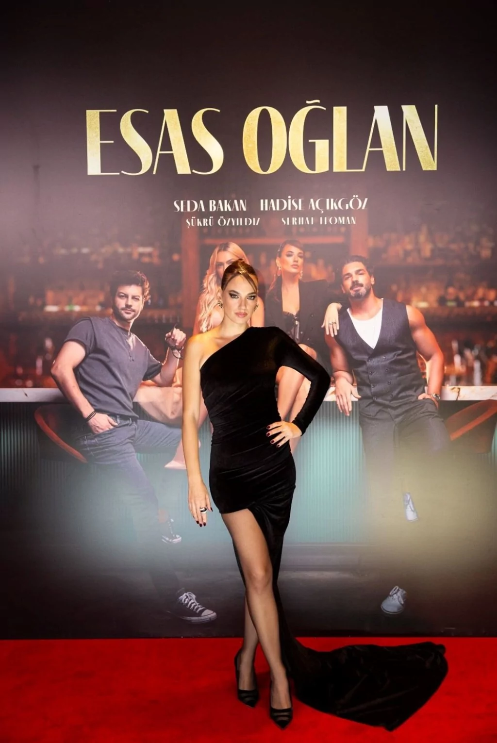 Hadise ile Seda Bakan aynı giyindiler!