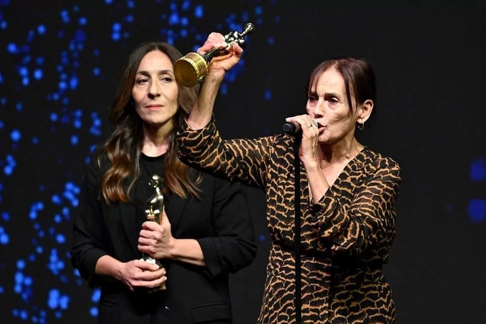 Nur Sürer: Öfkeli değildim ama çıkıntı bir çocuk oldum