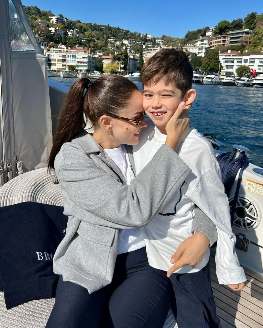 Fahriye Evcen, oğullarıyla tekne pozları paylaştı