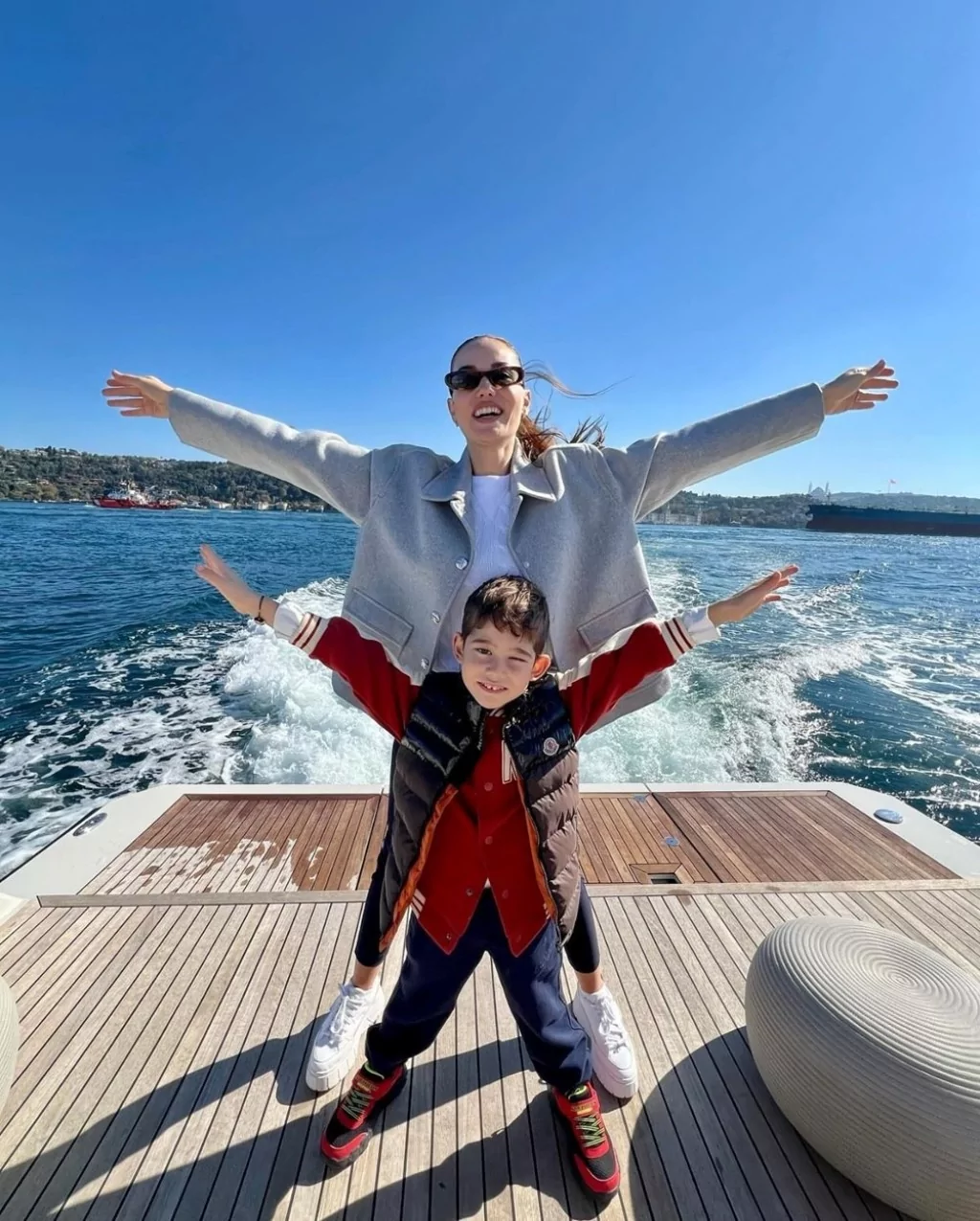 Fahriye Evcen, oğullarıyla tekne pozları paylaştı