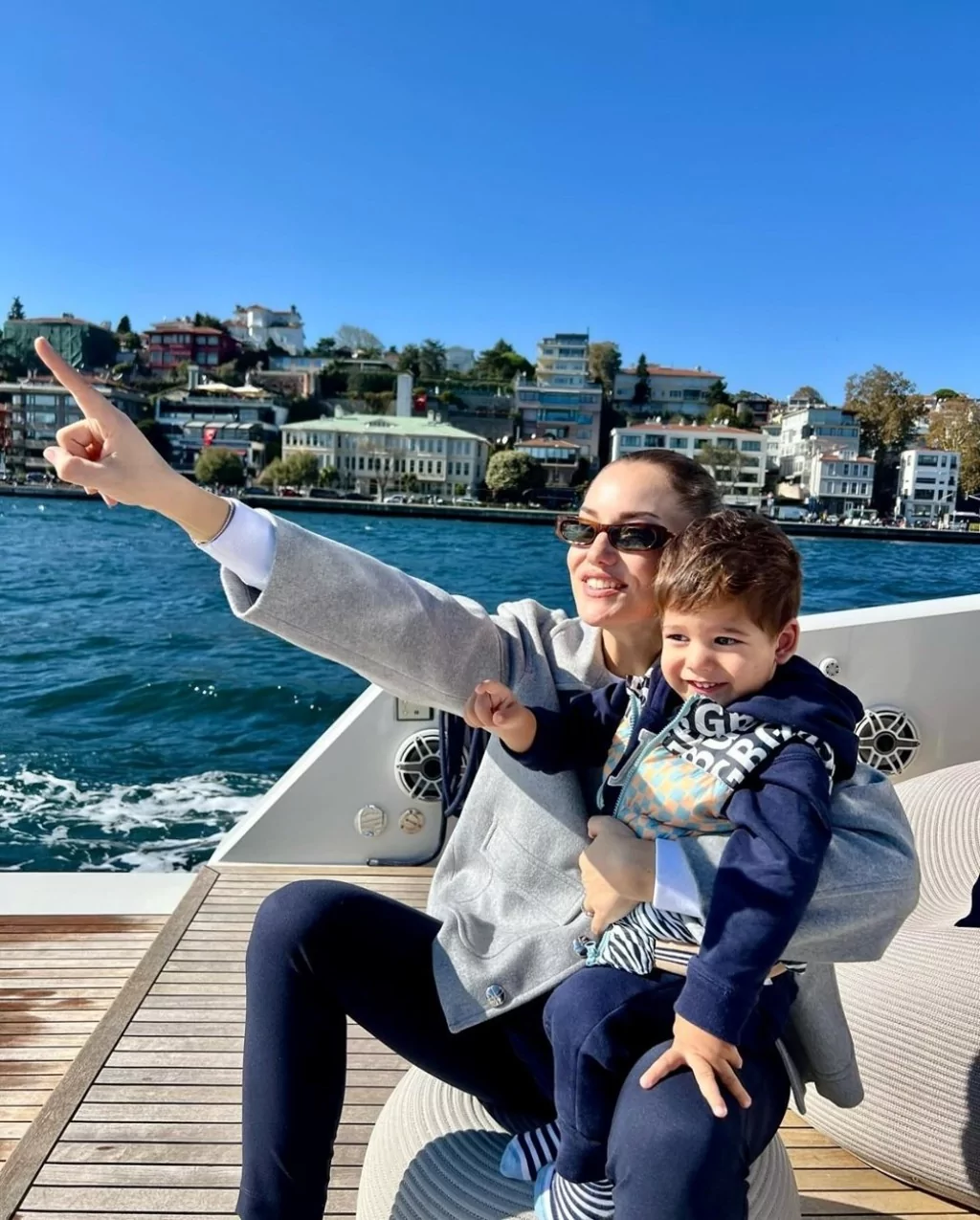 Fahriye Evcen, oğullarıyla tekne pozları paylaştı