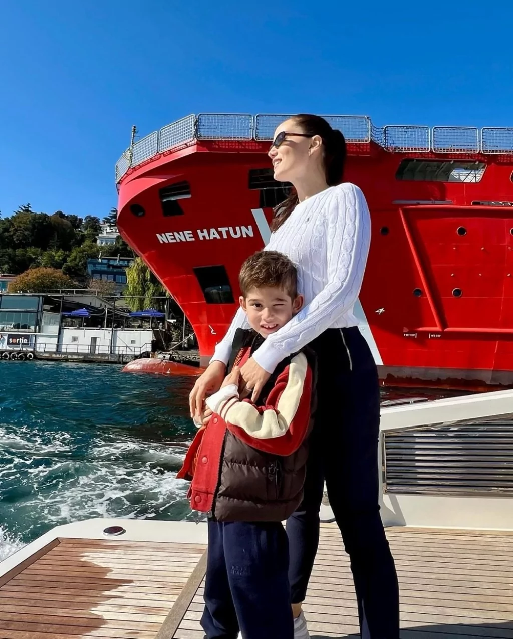 Fahriye Evcen, oğullarıyla tekne pozları paylaştı