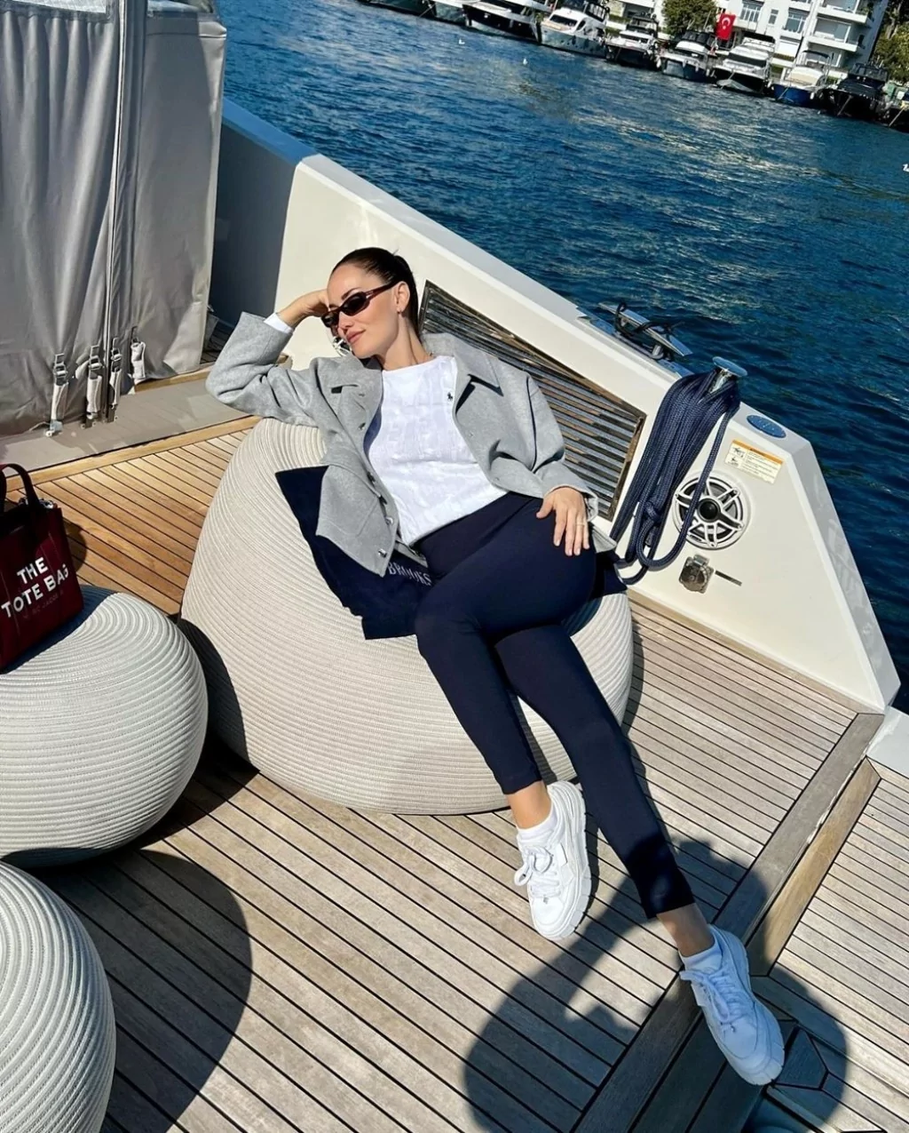 Fahriye Evcen, oğullarıyla tekne pozları paylaştı