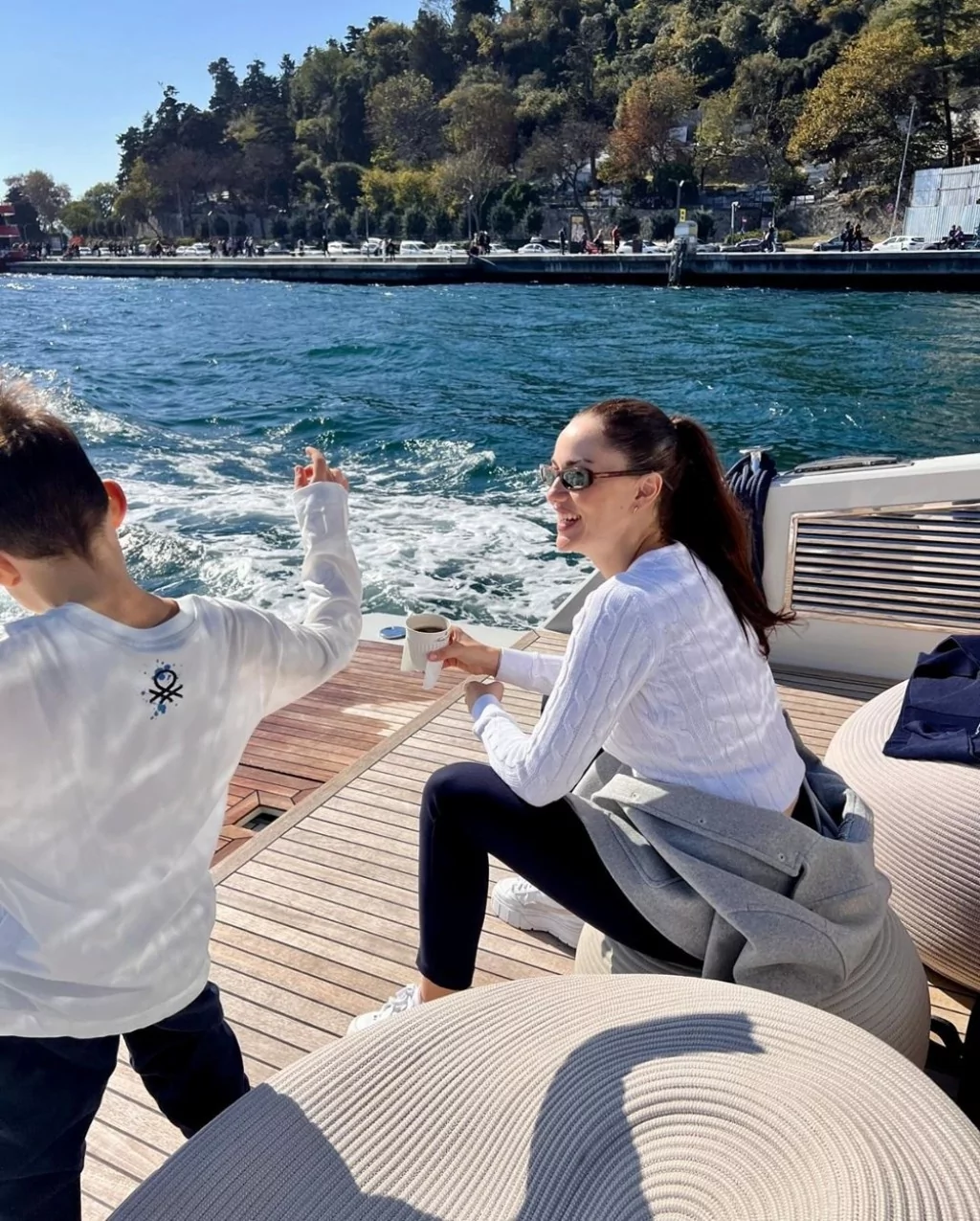 Fahriye Evcen, oğullarıyla tekne pozları paylaştı