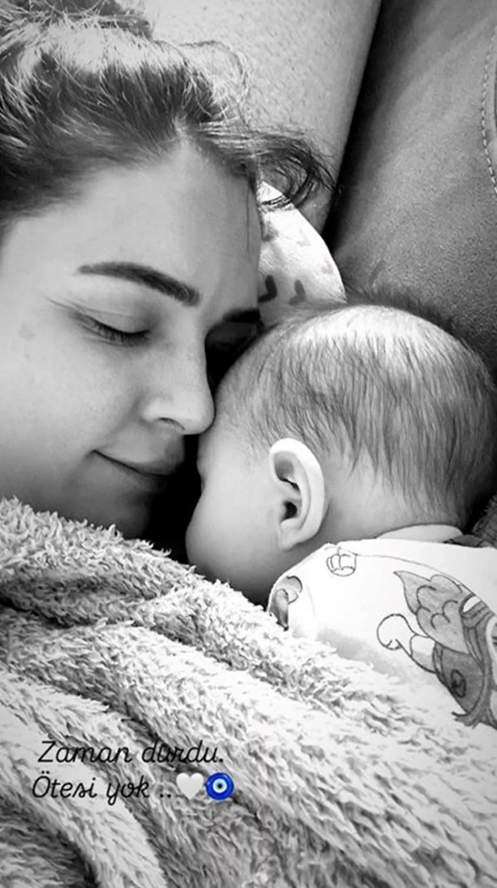 Yıldız Çağrı Atiksoy'dan kızıyla poz verdi: Ötesi yok