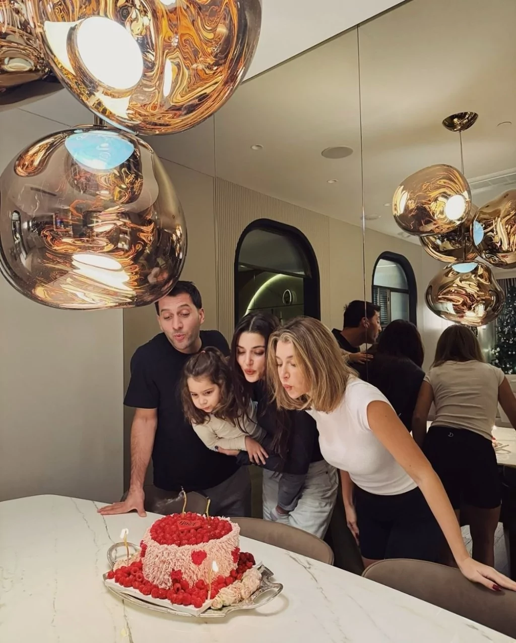 Hande Erçel 31. yaşını kutladı: İşte oyuncunun doğum günündan pozlar