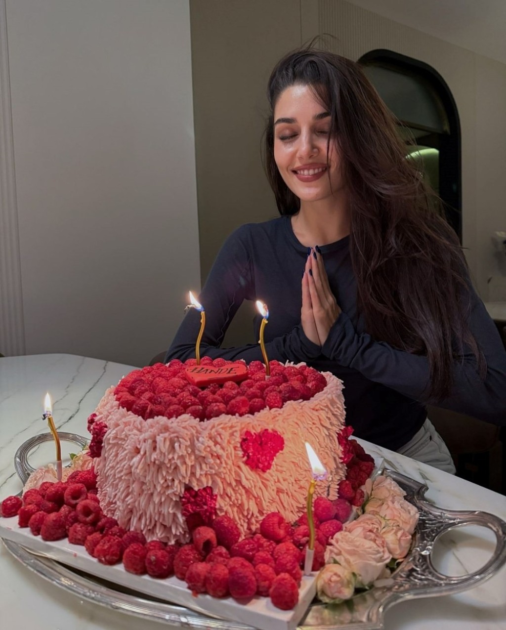 Hande Erçel 31. yaşını kutladı: İşte oyuncunun doğum günündan pozlar