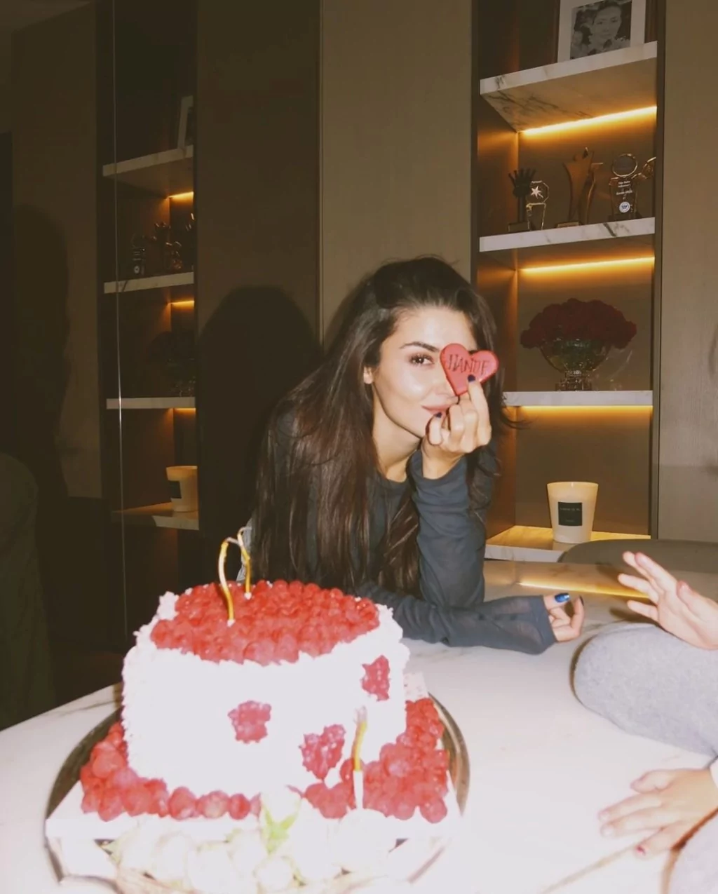 Hande Erçel 31. yaşını kutladı: İşte oyuncunun doğum günündan pozlar