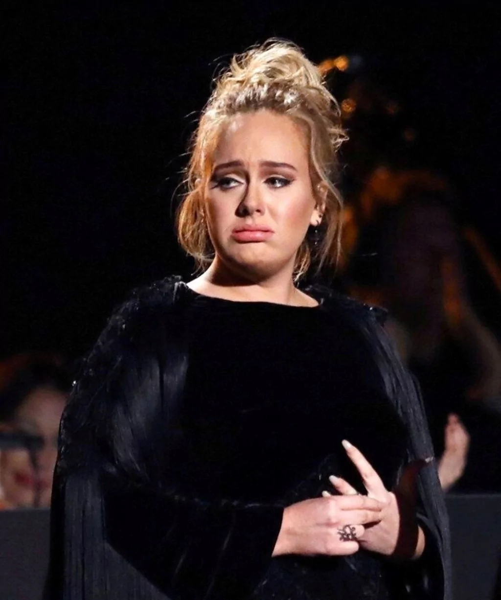 Adele sahnelere veda etti! Gözyaşlarını tutamadı