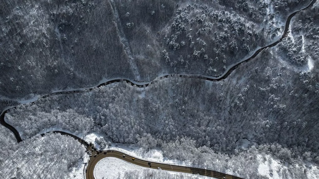Uludağ'ın yolları beyaza büründü