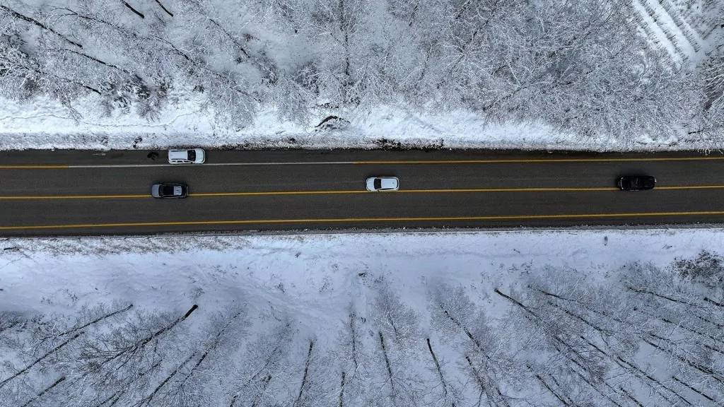 Uludağ'ın yolları beyaza büründü