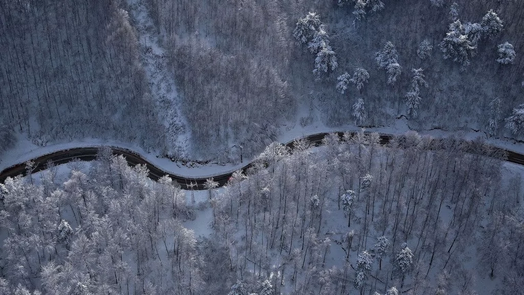 Uludağ'ın yolları beyaza büründü