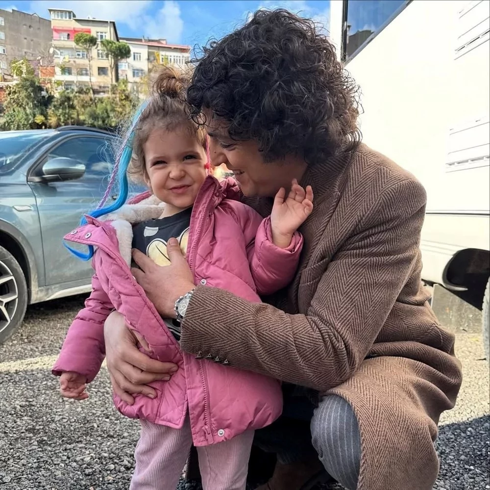 Taner Ölmez kızı Zeynep ile poz verdi