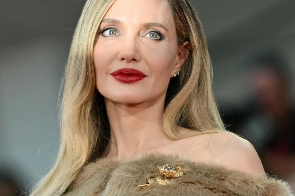Angelina Jolie'nin cilt bakım rutini ortaya çıktı!