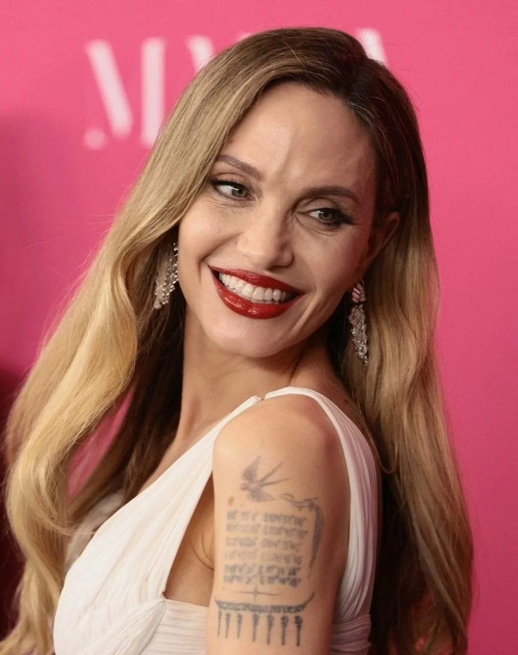 Angelina Jolie'nin cilt bakım rutini ortaya çıktı!