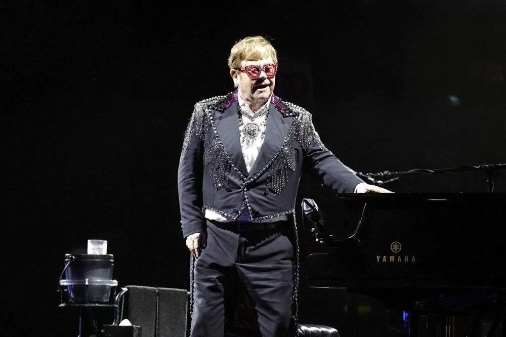 Elton John görme kaybı yaşıyor! Şarkı sözlerini bile görmüyor