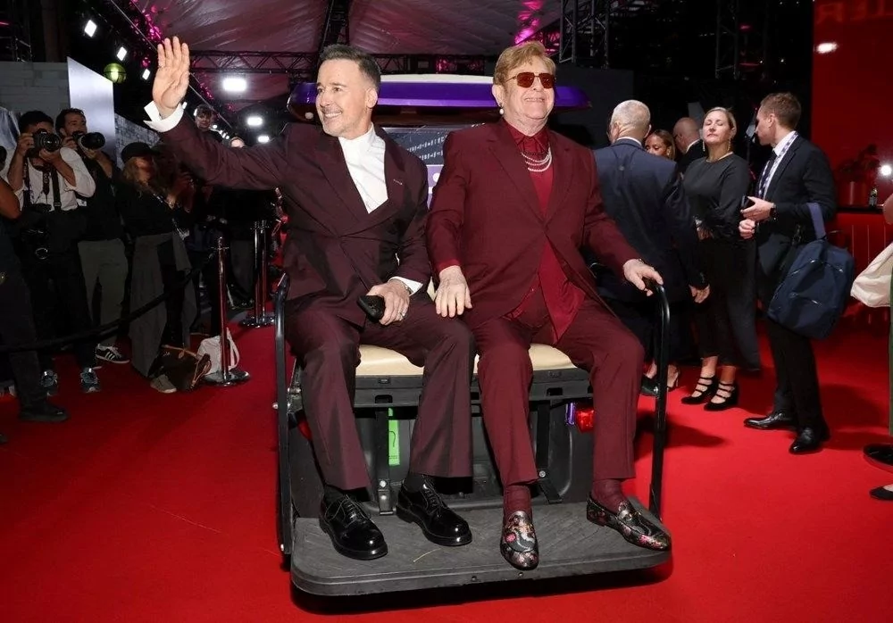 Elton John görme kaybı yaşıyor! Şarkı sözlerini bile görmüyor
