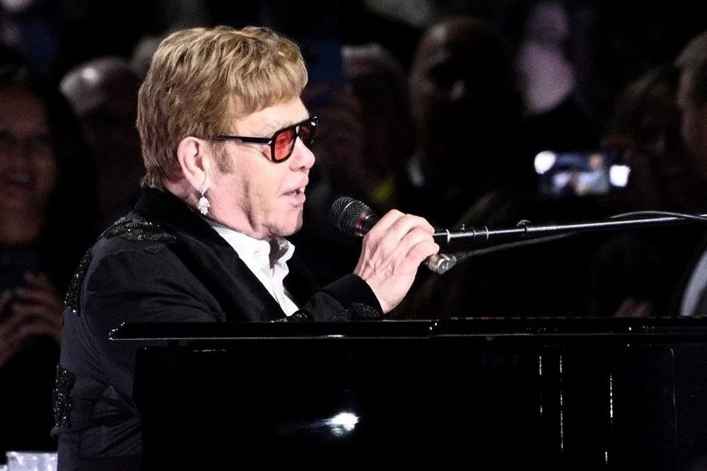 Elton John görme kaybı yaşıyor! Şarkı sözlerini bile görmüyor