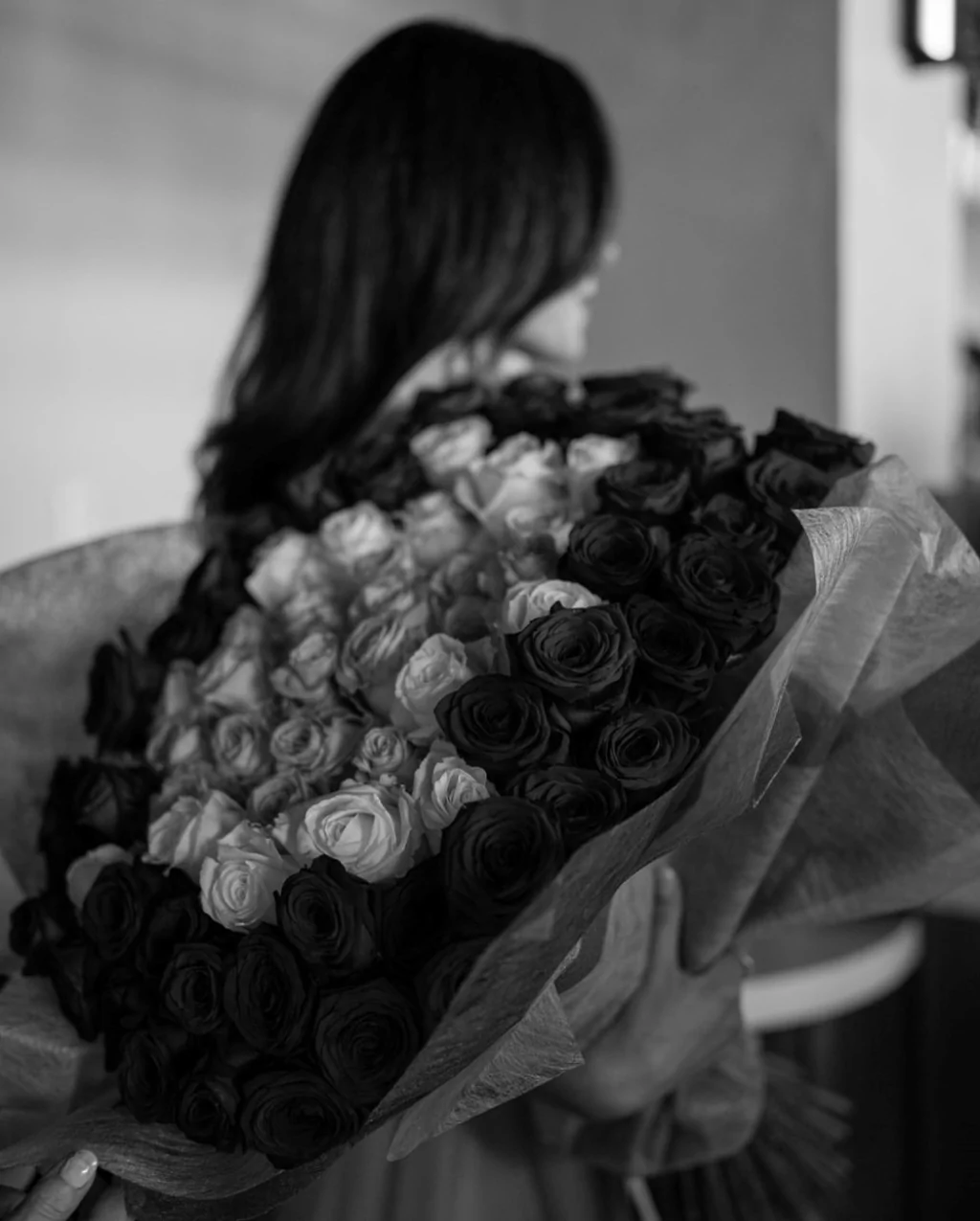 Melisa Aslı Pamuk nişan fotoğraflarını sosyal medyada paylaştı