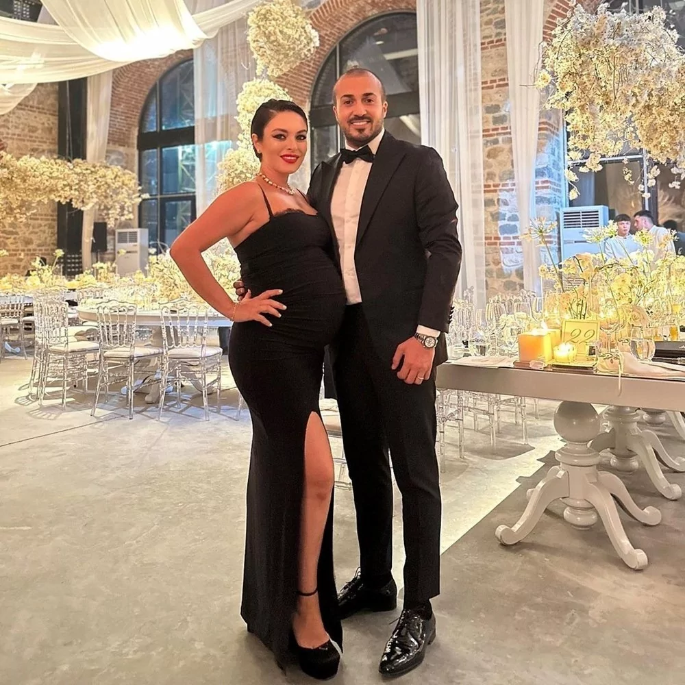 Ezgi Mola oğlu Can ile poz verdi