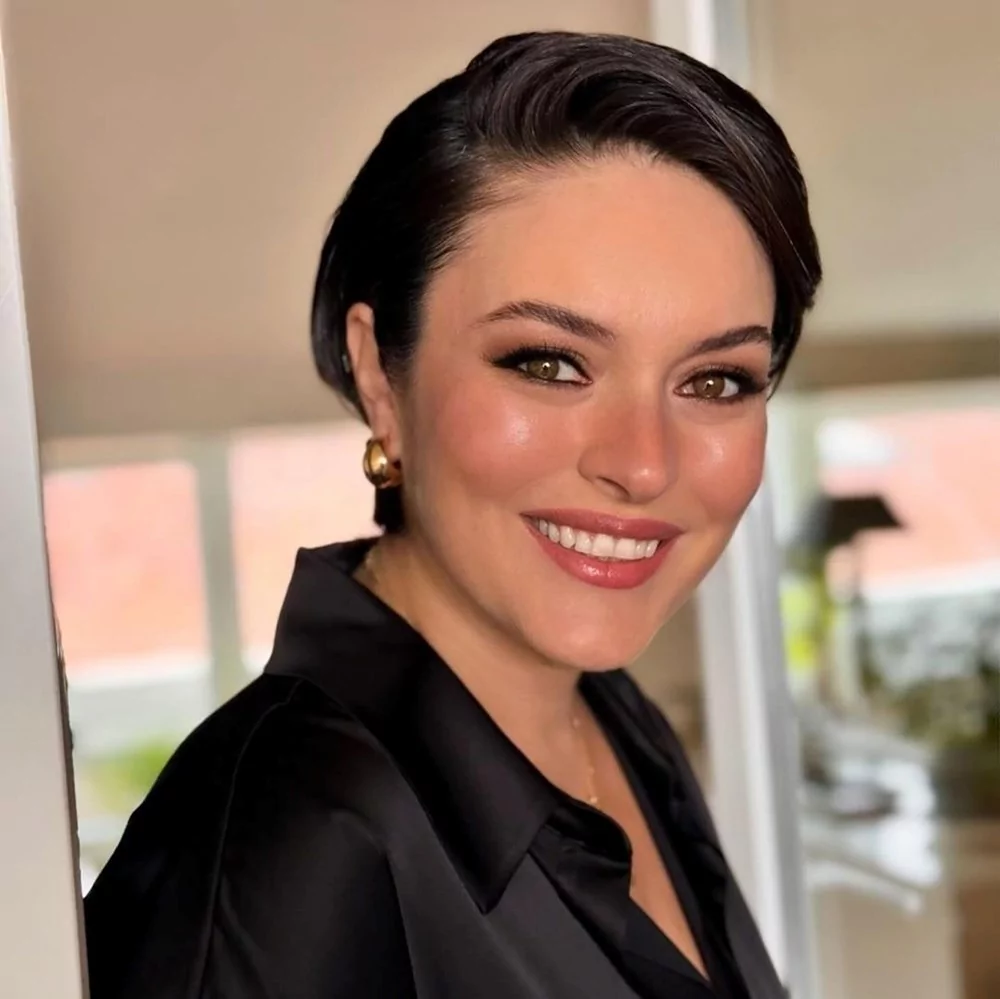 Ezgi Mola oğlu Can ile poz verdi