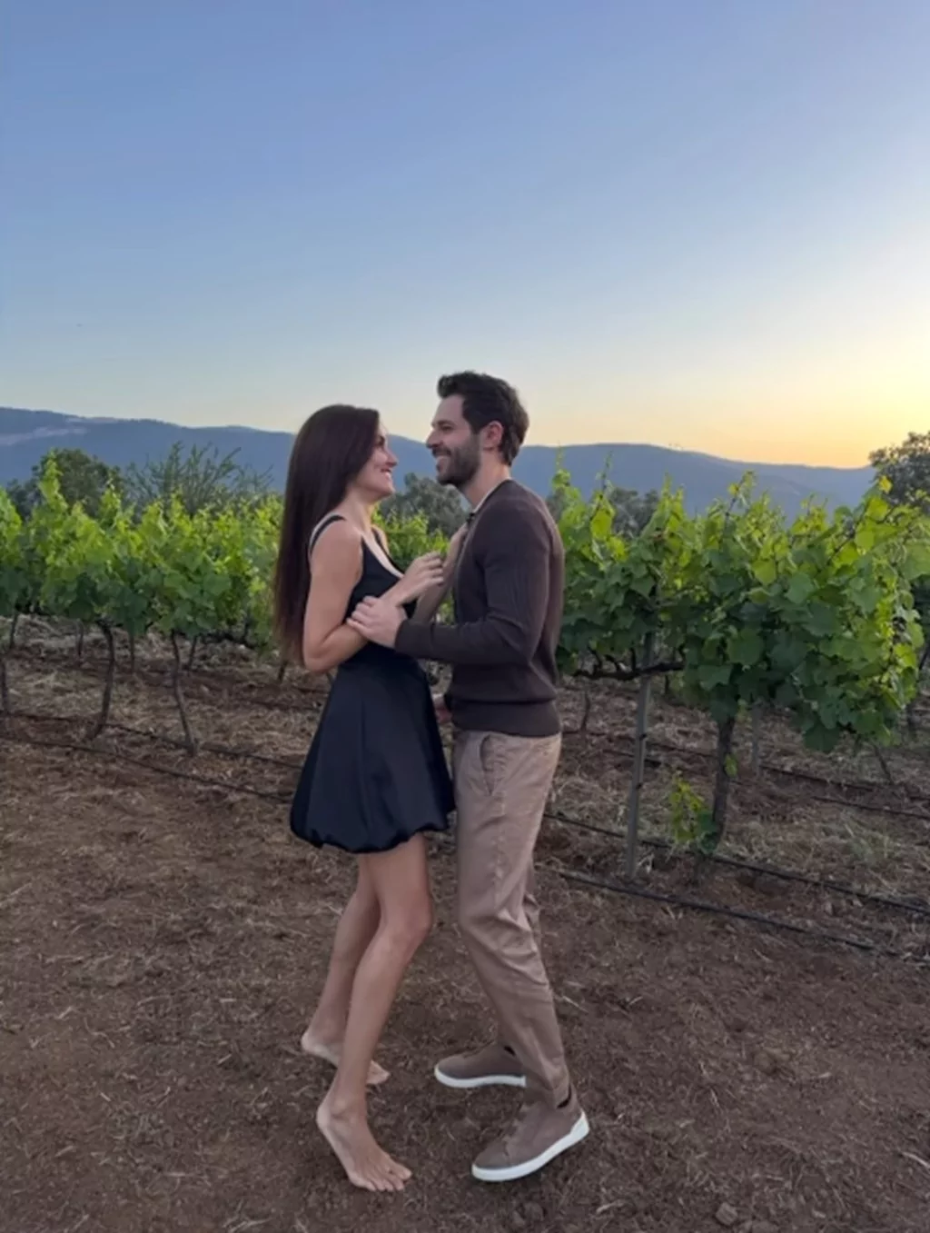 Hande Erçel ile Hakan Sabancı, ikinci yıllarını kutladı