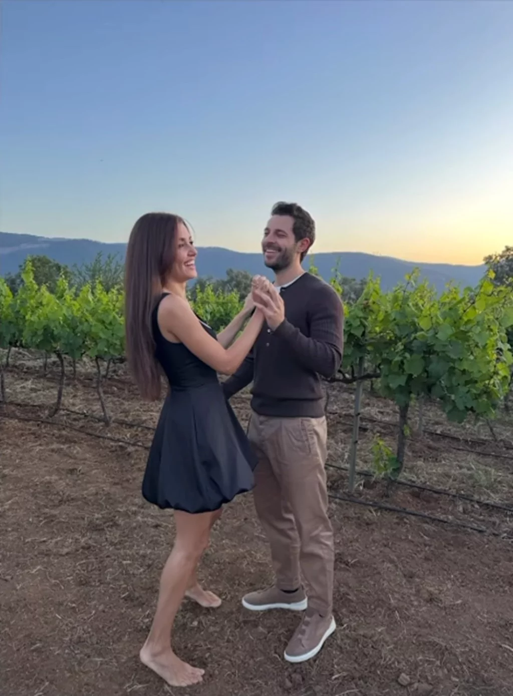 Hande Erçel ile Hakan Sabancı, ikinci yıllarını kutladı