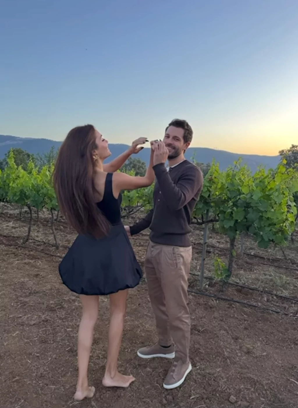 Hande Erçel ile Hakan Sabancı, ikinci yıllarını kutladı