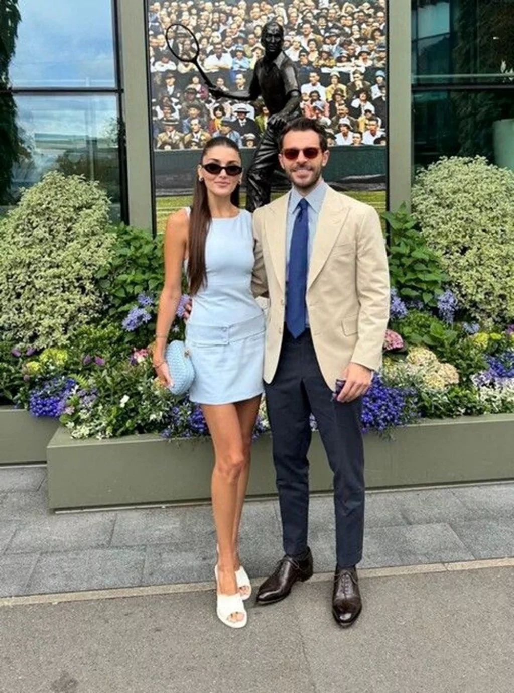 Hande Erçel ile Hakan Sabancı, ikinci yıllarını kutladı