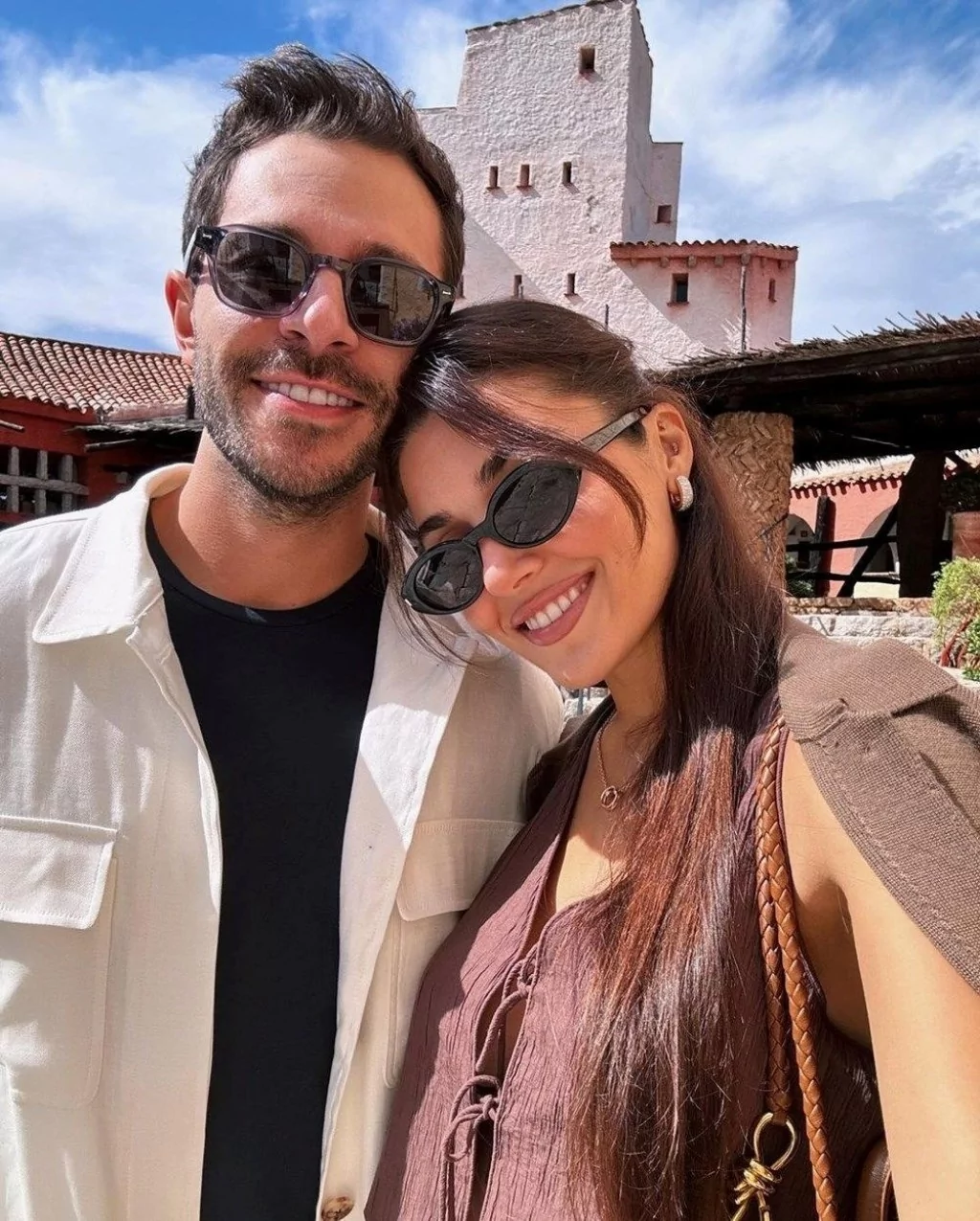 Hande Erçel ile Hakan Sabancı, ikinci yıllarını kutladı