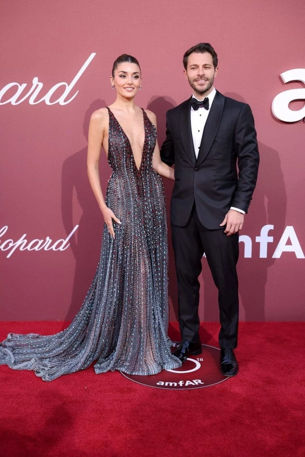 Hande Erçel ile Hakan Sabancı, ikinci yıllarını kutladı