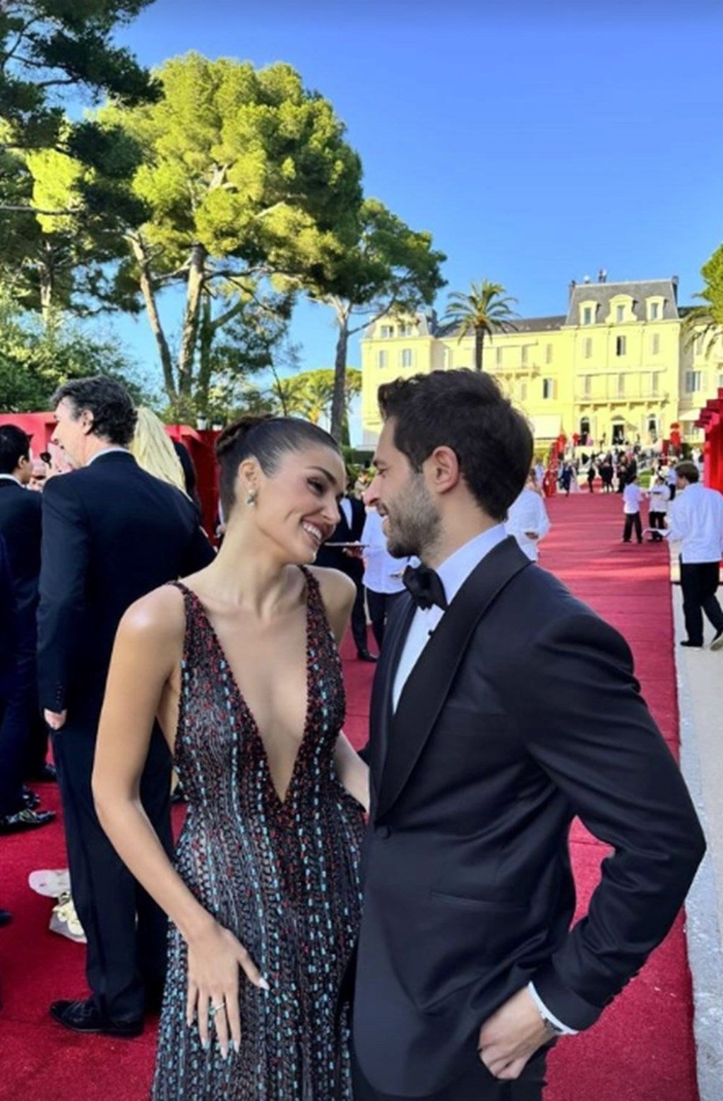 Hande Erçel ile Hakan Sabancı, ikinci yıllarını kutladı
