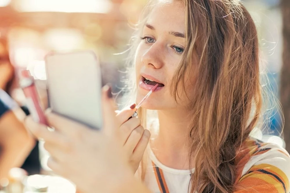 Uzmanlar, makyaj yapmanın gerçekten zararlı mı olduğunu açıkladı